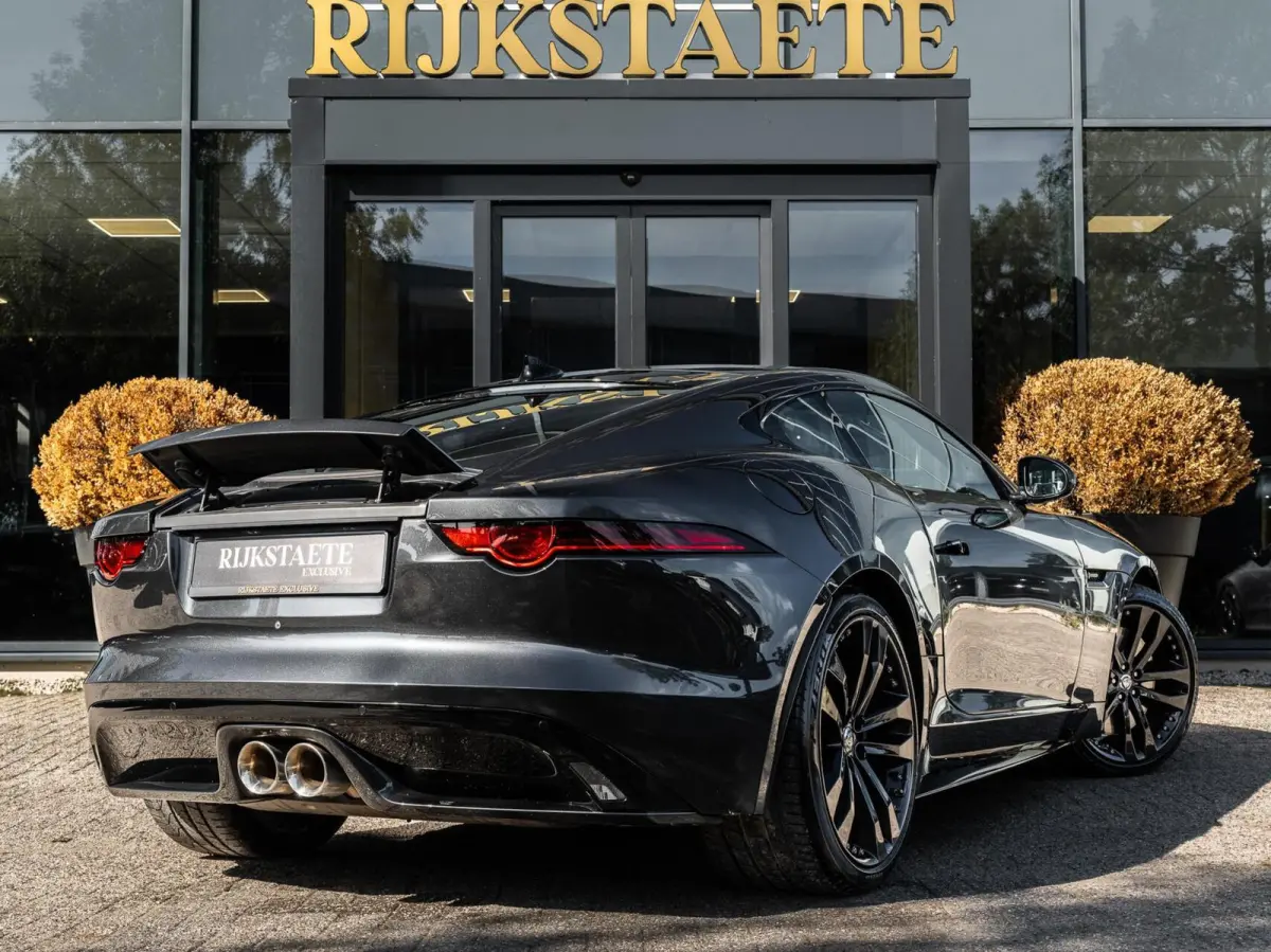 3.0 V6 AWD R-Dynamic P380 |PANO|MERIDIAN|20''