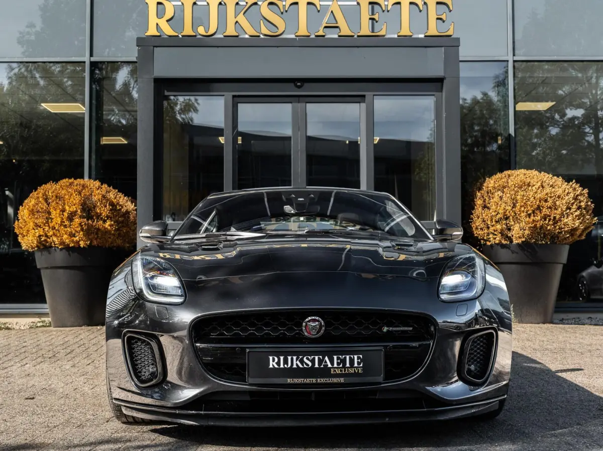 3.0 V6 AWD R-Dynamic P380 |PANO|MERIDIAN|20''