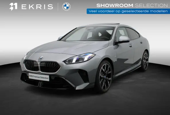 220 M Sportpakket | Premium Pack | Stuurwielrand Verwarmd | Comfort Access | Achteruitrijcamera | Panoramadak | Driving Assistant Plus | Harman Kardon | 19''