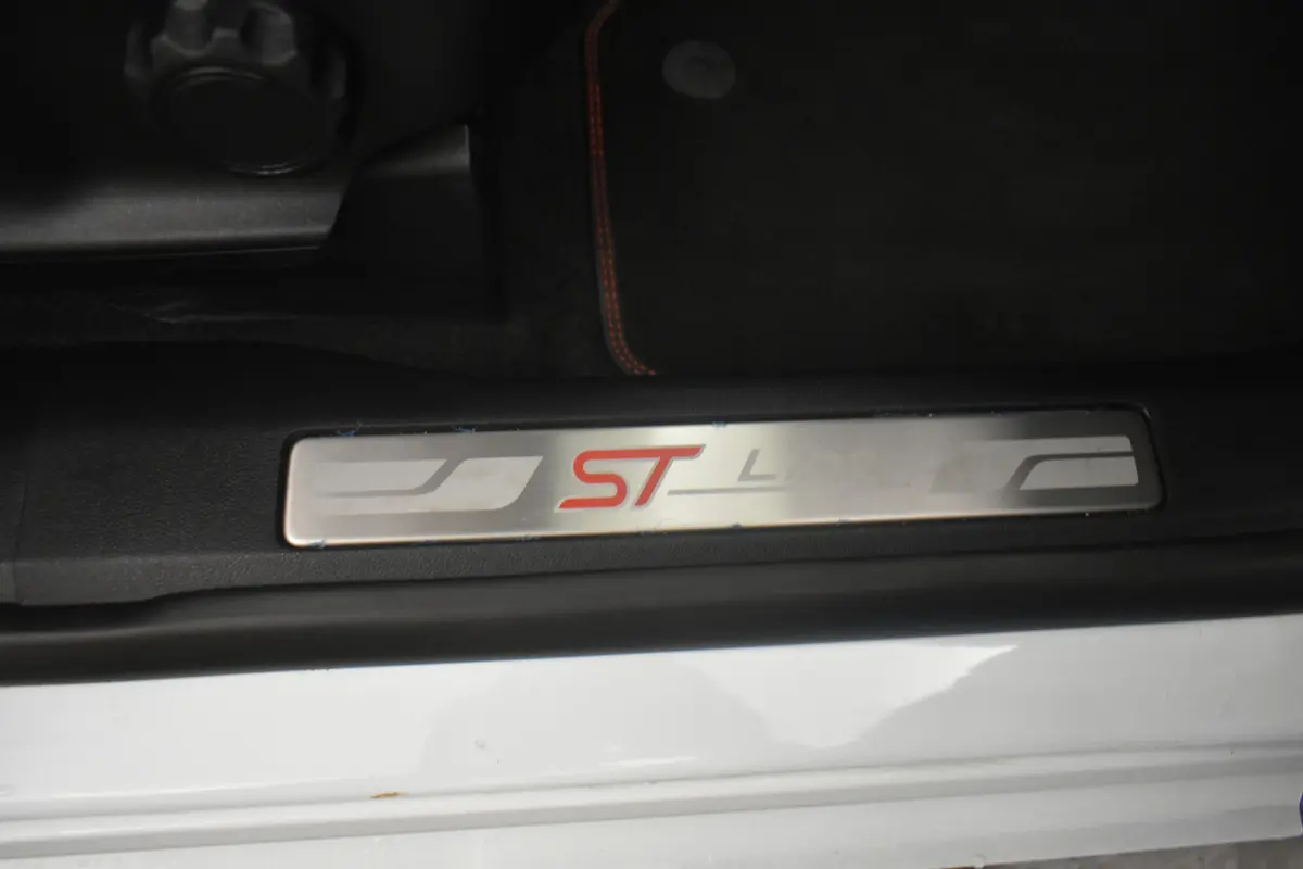 2.5 PHEV ST-Line X Head-Up Panoramadak B&O Sound Camera Leder 19" El aKlep