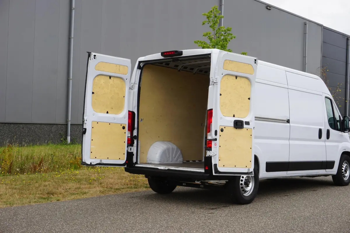 2.2 MultiJet 140 L3H2 3.5t Heavy in Topstaat |Betimmering |Groot scherm |Camera |Cruise |Climate |Navi |Carplay |Parkeersensoren |140 pk |EURO6 |3500 KG