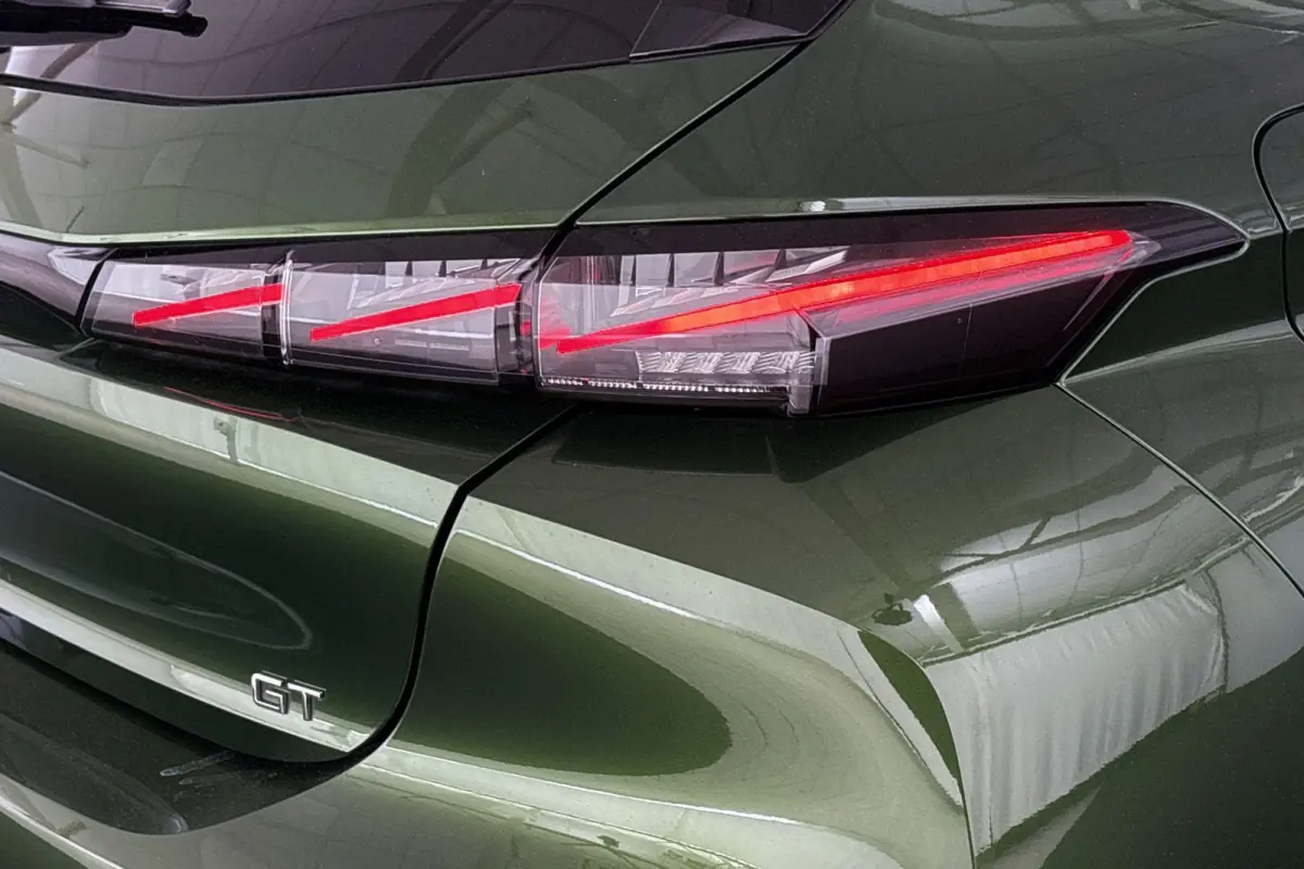 1.2 PureTech GT Automaat Navigatie LED Koplampen Verde Oliva