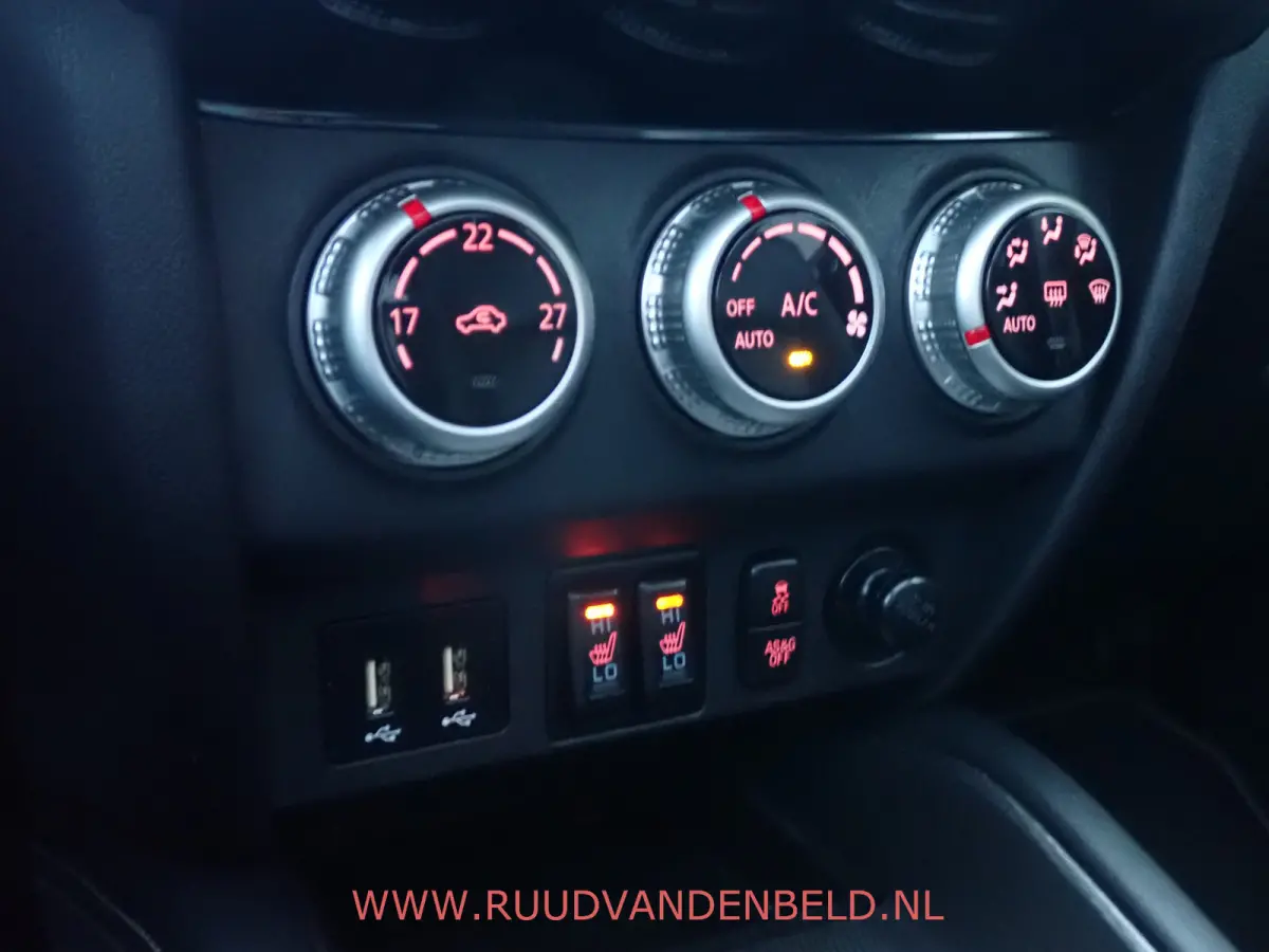 2.0 Instyle PANODAK/SPORTLEER/CAMERA/NAVI/CARPLAY
