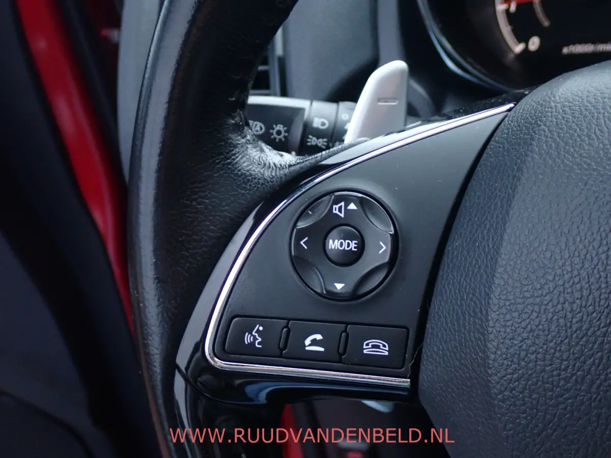 2.0 Instyle PANODAK/SPORTLEER/CAMERA/NAVI/CARPLAY