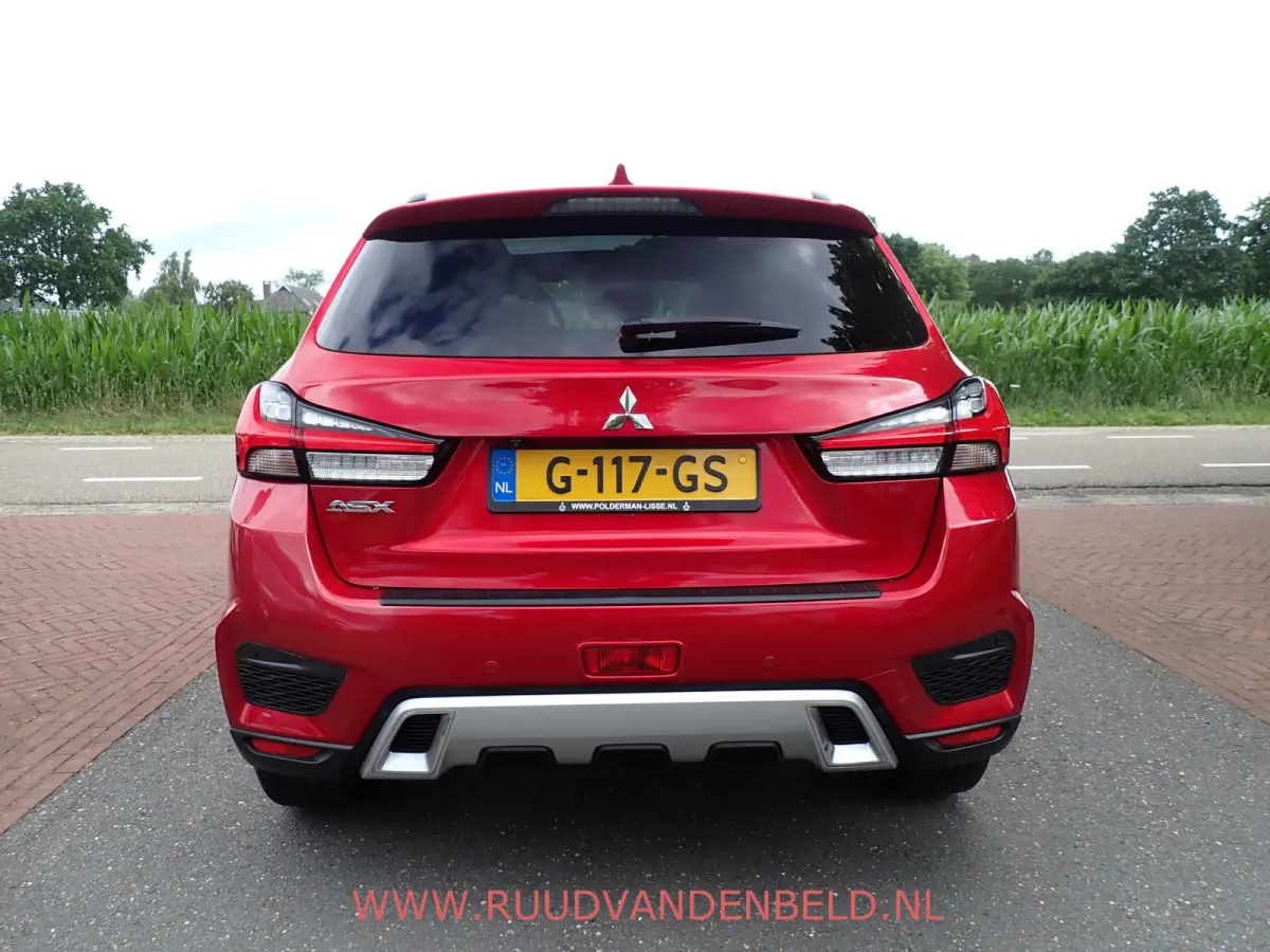 2.0 Instyle PANODAK/SPORTLEER/CAMERA/NAVI/CARPLAY