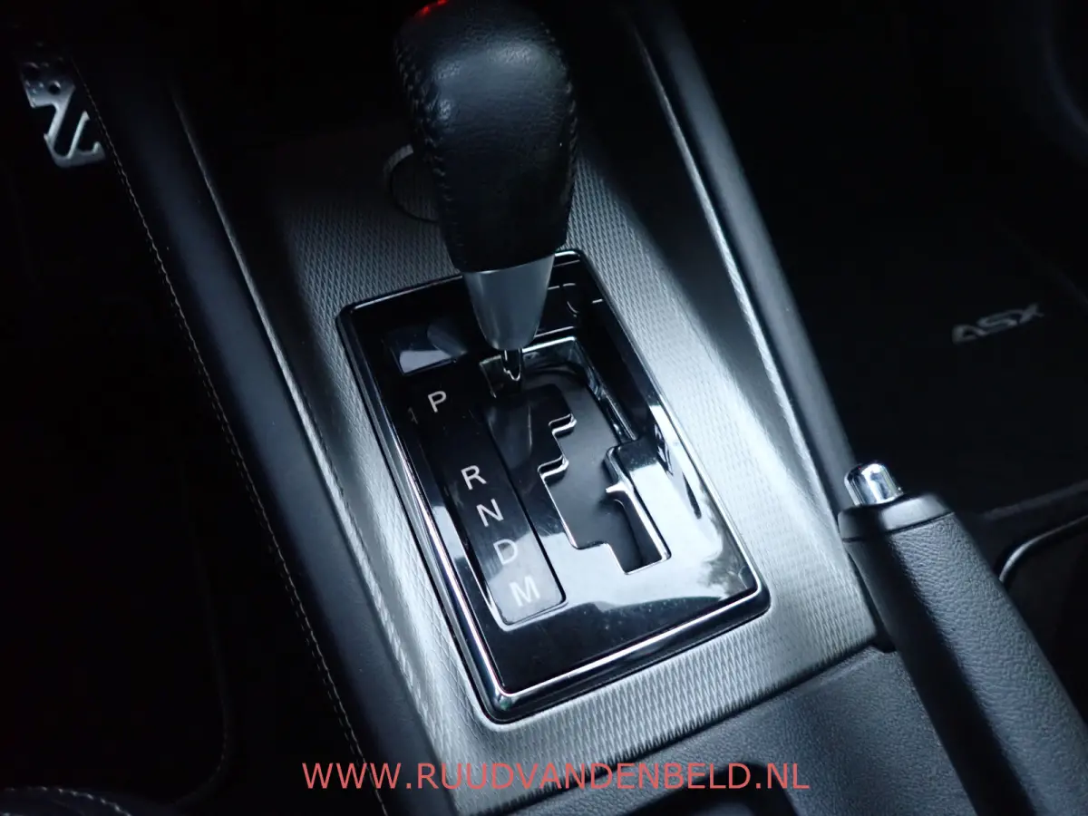 2.0 Instyle PANODAK/SPORTLEER/CAMERA/NAVI/CARPLAY
