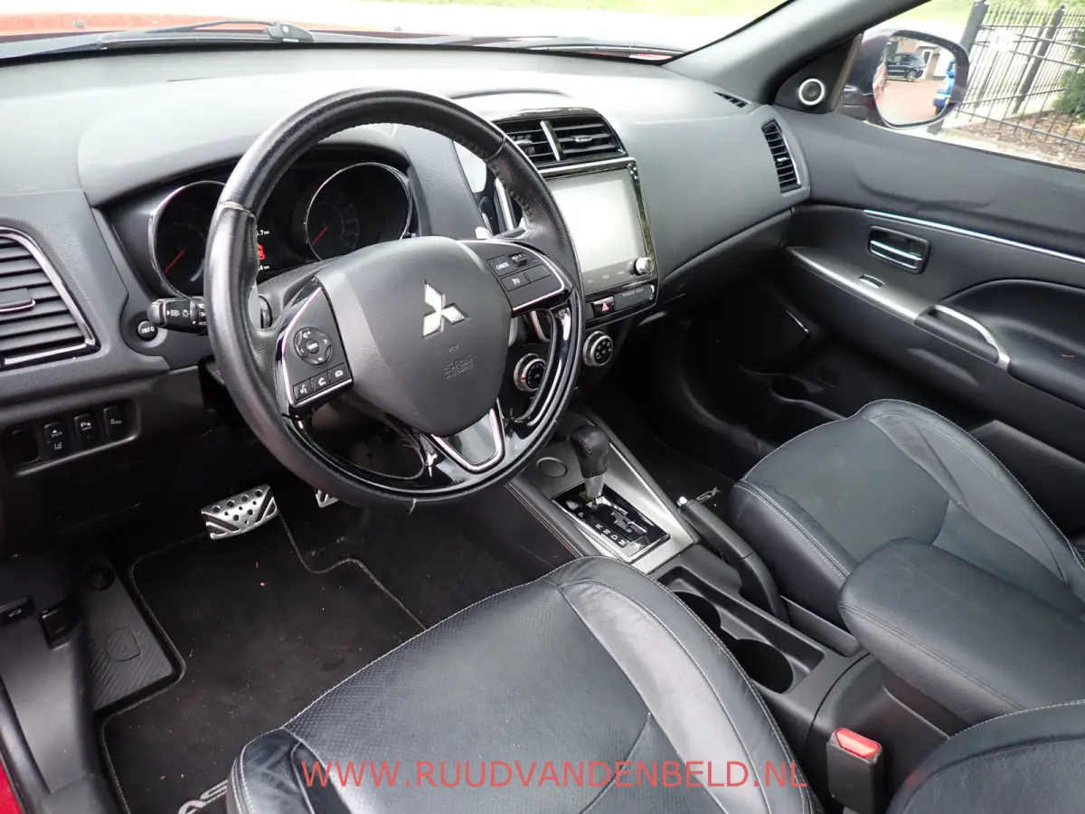 2.0 Instyle PANODAK/SPORTLEER/CAMERA/NAVI/CARPLAY