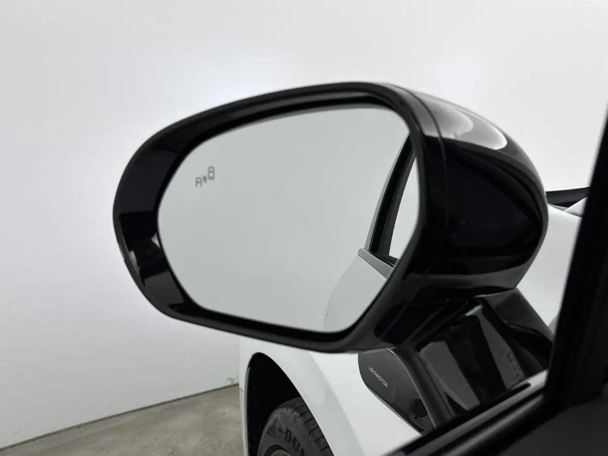 Design Hybrid 28.4 kWh | Voorstoelen verwarmd | Panoramendak | Electronic climate controle | Navigatiesysteem | Pearly White