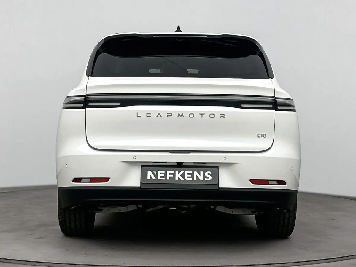 Design Hybrid 28.4 kWh | Voorstoelen verwarmd | Panoramendak | Electronic climate controle | Navigatiesysteem | Pearly White