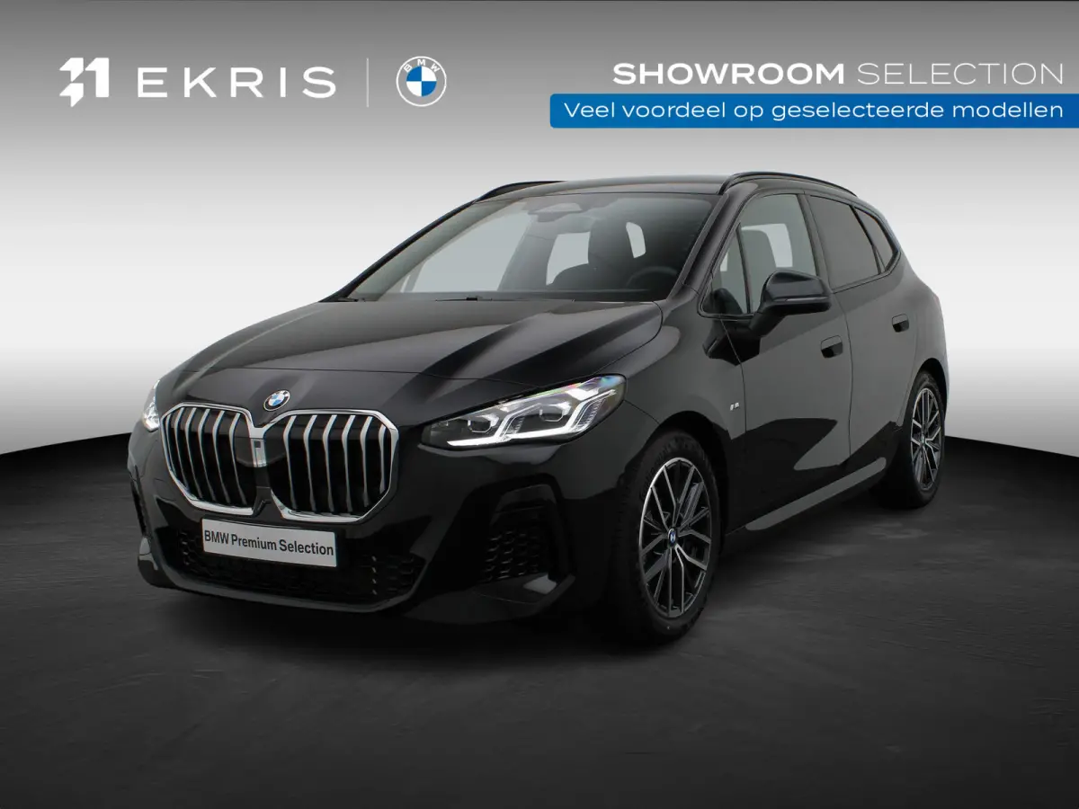 218i M Sportpakket | Premium Pack | Stuurwielrand Verwarmd | Trekhaak | 	Driving Assistant | Parking Assistant | 18''