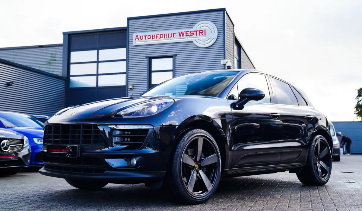 2.0 | Suede stuurwiel | Pano | Stuurwiel verwarming | Bose | Luchtvering | Dealer onderhouden |