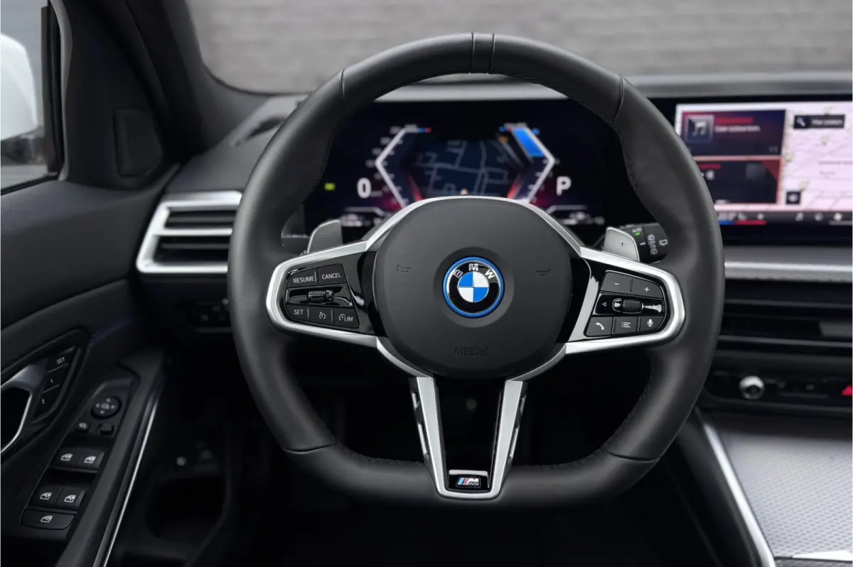 330e M-Sport | 19,5 kWh Accu | Panodak | Head-Up | Memory | Trekhaak | 360° Camera | Fabrieksgarantie