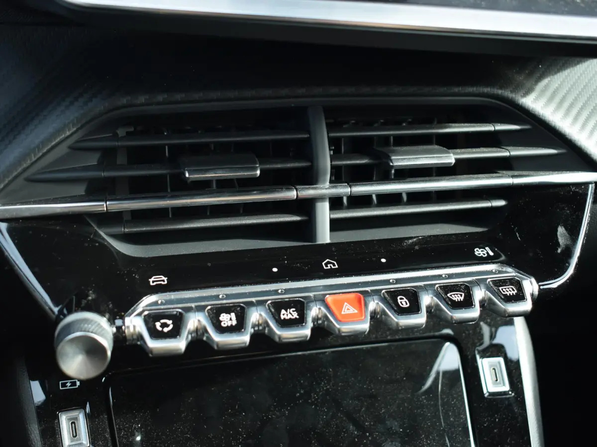 1.2 Hybrid 136 GT | ACHTERUITRIJCAMERA MET SENSOREN | NAVI & CARPAY | E.C.C. | 8.846 KM