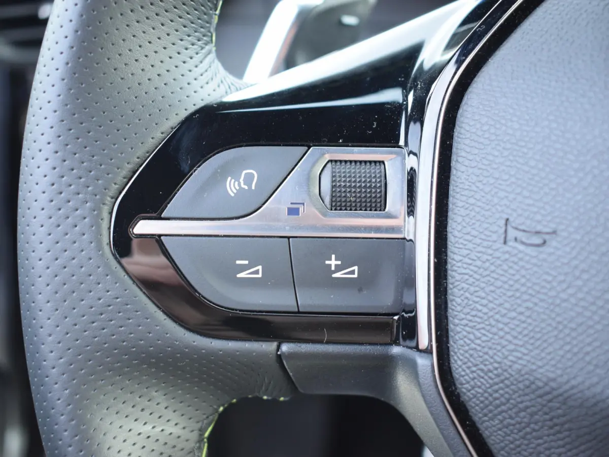 1.2 Hybrid 136 GT | ACHTERUITRIJCAMERA MET SENSOREN | NAVI & CARPAY | E.C.C. | 8.846 KM