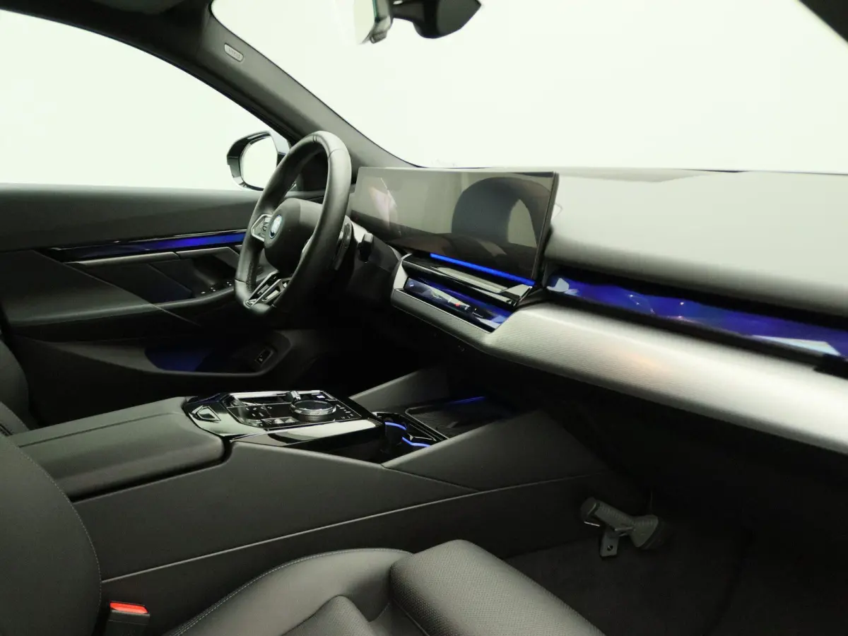 550e xDrive M Sportpakket | Adaptief Onderstel Professional | Driving Assistant | Harman Kardon | 20''