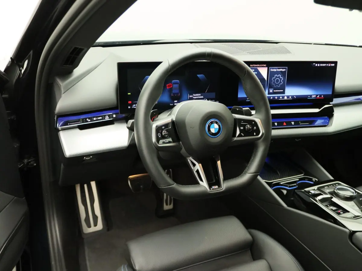 550e xDrive M Sportpakket | Adaptief Onderstel Professional | Driving Assistant | Harman Kardon | 20''