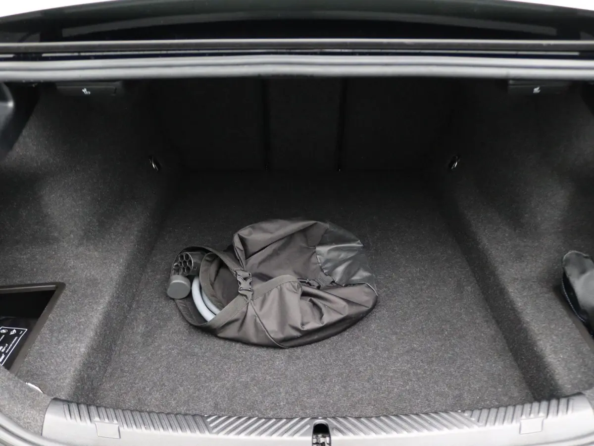 550e xDrive M Sportpakket | Adaptief Onderstel Professional | Driving Assistant | Harman Kardon | 20''