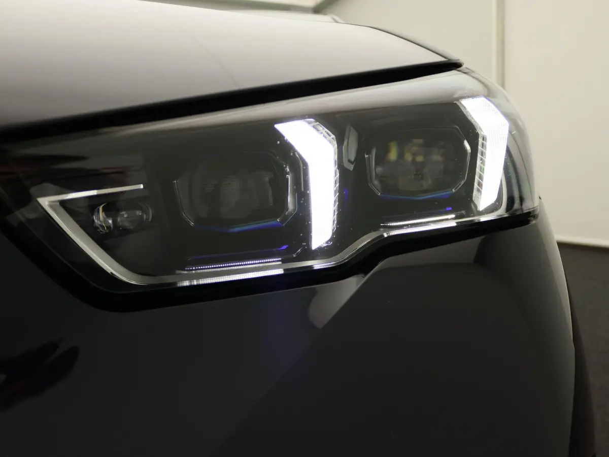 550e xDrive M Sportpakket | Adaptief Onderstel Professional | Driving Assistant | Harman Kardon | 20''