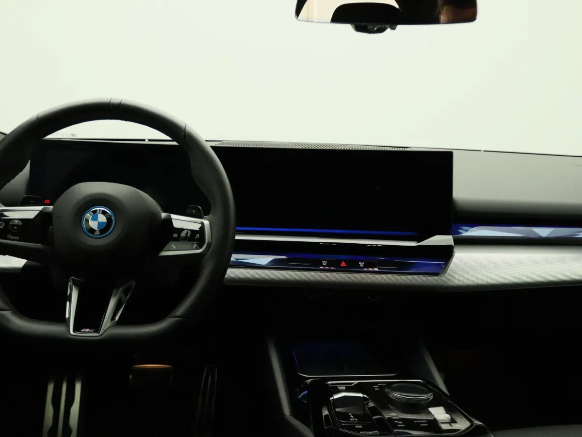 550e xDrive M Sportpakket | Adaptief Onderstel Professional | Driving Assistant | Harman Kardon | 20''