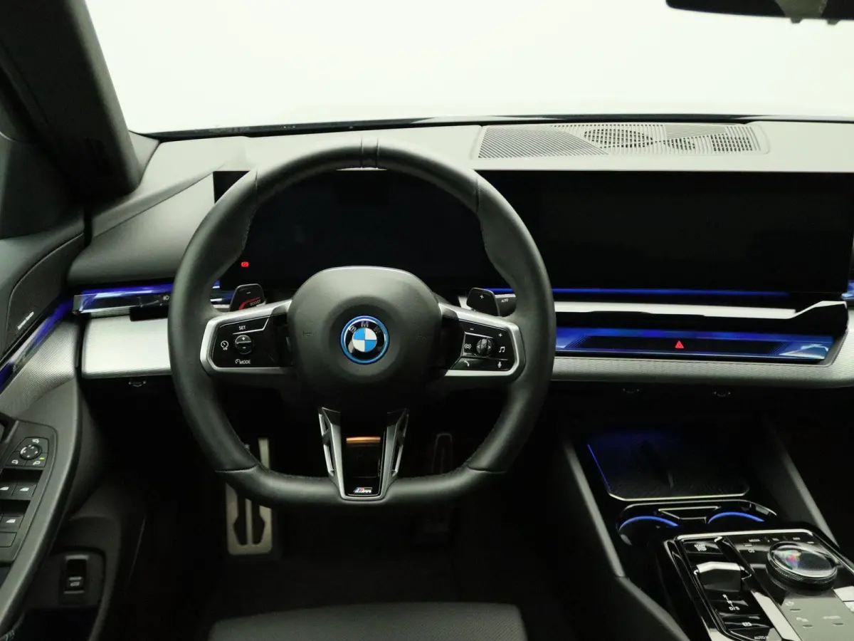 550e xDrive M Sportpakket | Adaptief Onderstel Professional | Driving Assistant | Harman Kardon | 20''