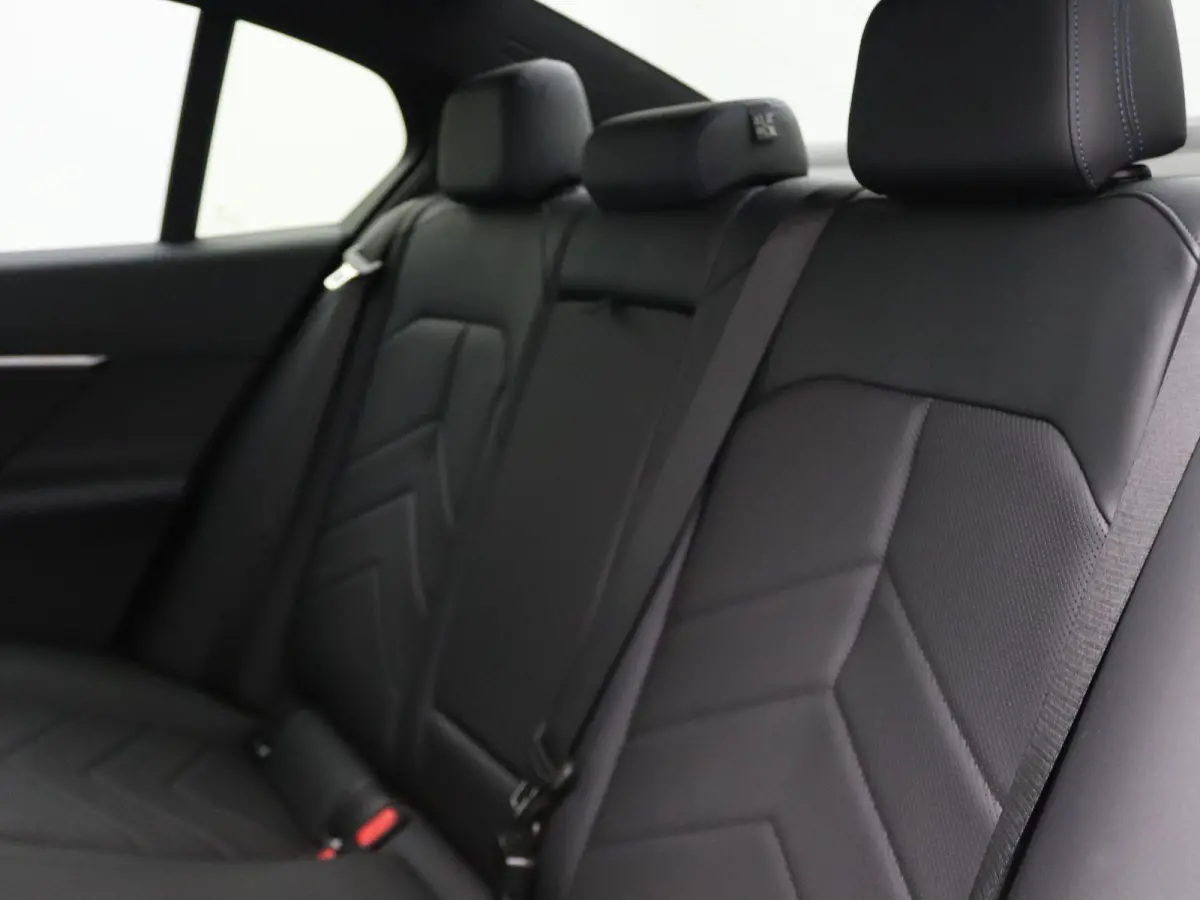 550e xDrive M Sportpakket | Adaptief Onderstel Professional | Driving Assistant | Harman Kardon | 20''