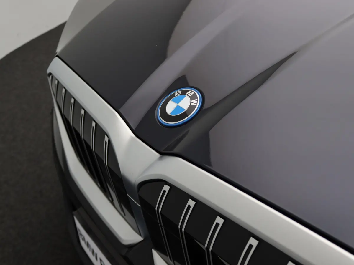 550e xDrive M Sportpakket | Adaptief Onderstel Professional | Driving Assistant | Harman Kardon | 20''