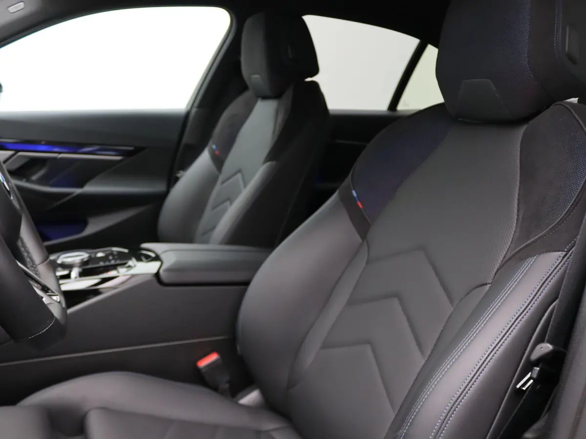 550e xDrive M Sportpakket | Adaptief Onderstel Professional | Driving Assistant | Harman Kardon | 20''