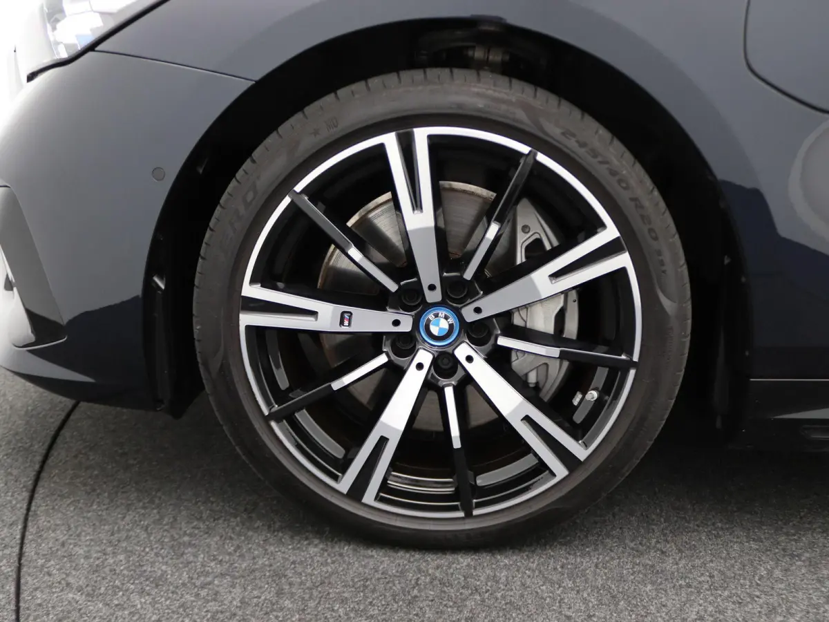 550e xDrive M Sportpakket | Adaptief Onderstel Professional | Driving Assistant | Harman Kardon | 20''