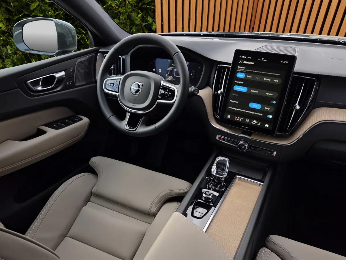 2.0 T6 AWD Recharge Ultra Bright | Luchtvering | 21" Velgen | Panoramadak | 360 Camera | Memory | Head-up