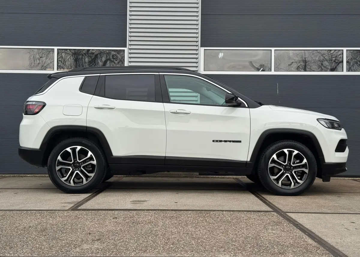 4xe 240 Plug-in Hybrid New Upland |Keyless |Camera |Stoel/Stuurverw. |ACC