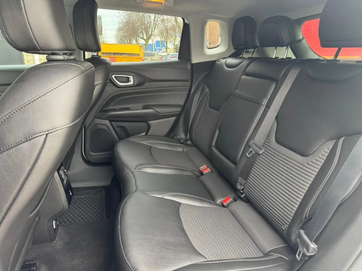 4xe 240 Plug-in Hybrid New Upland |Keyless |Camera |Stoel/Stuurverw. |ACC