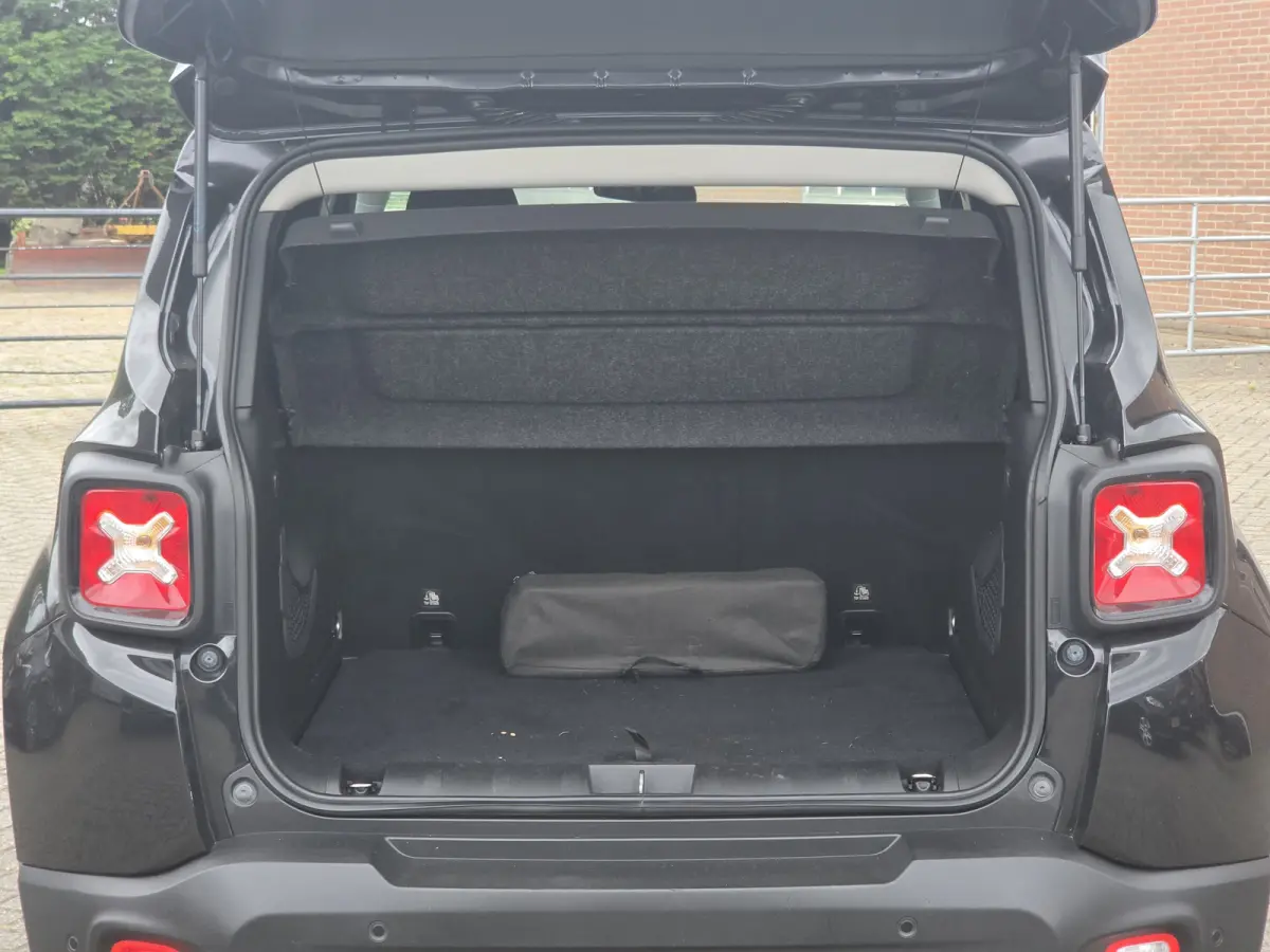 1.6 E-Torq Black Line | Navi | Cruise control | Parkeersensor |