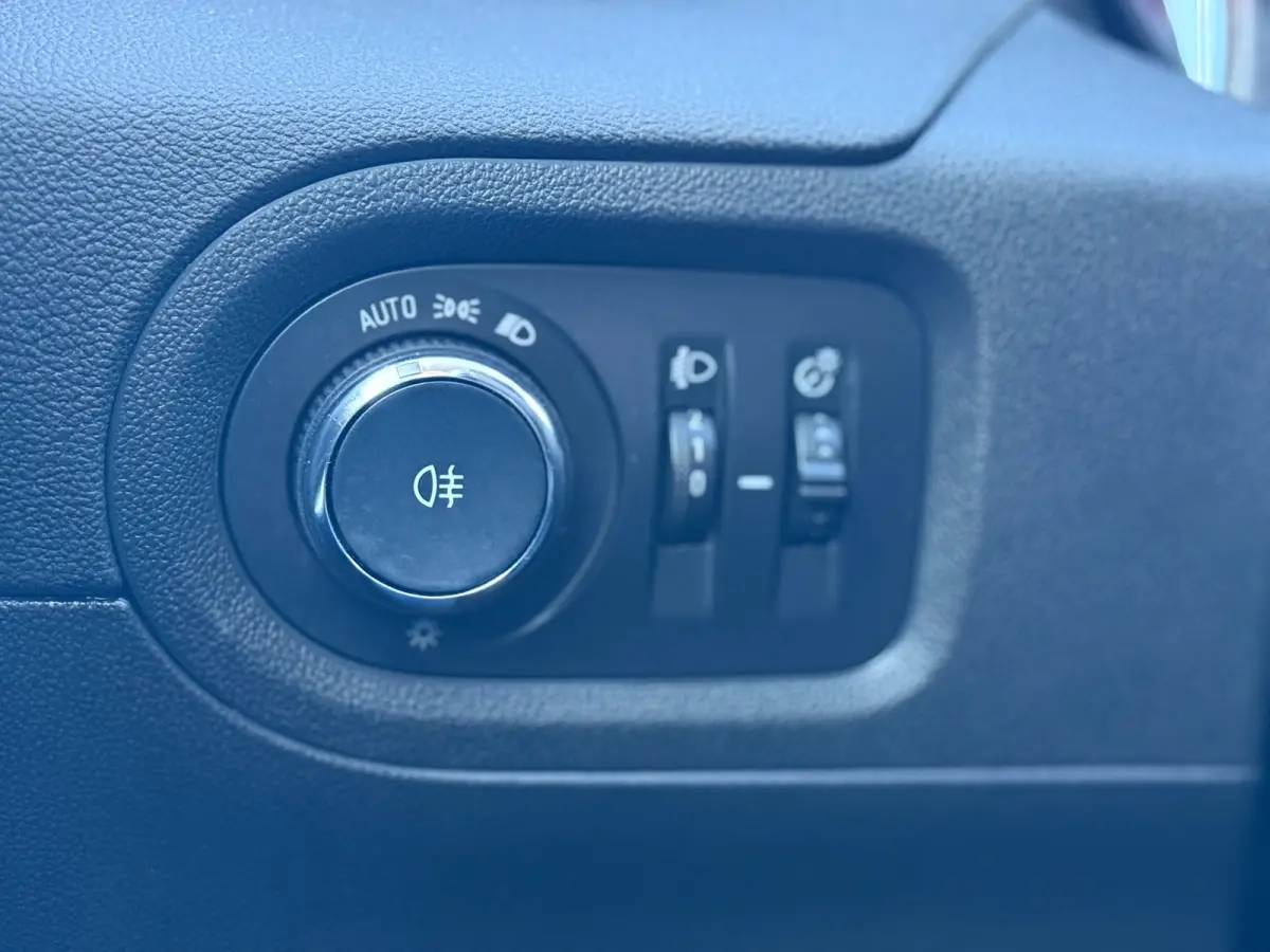 1.2 Turbo Business Edition - Summit White - Camera/Carplay/Clima