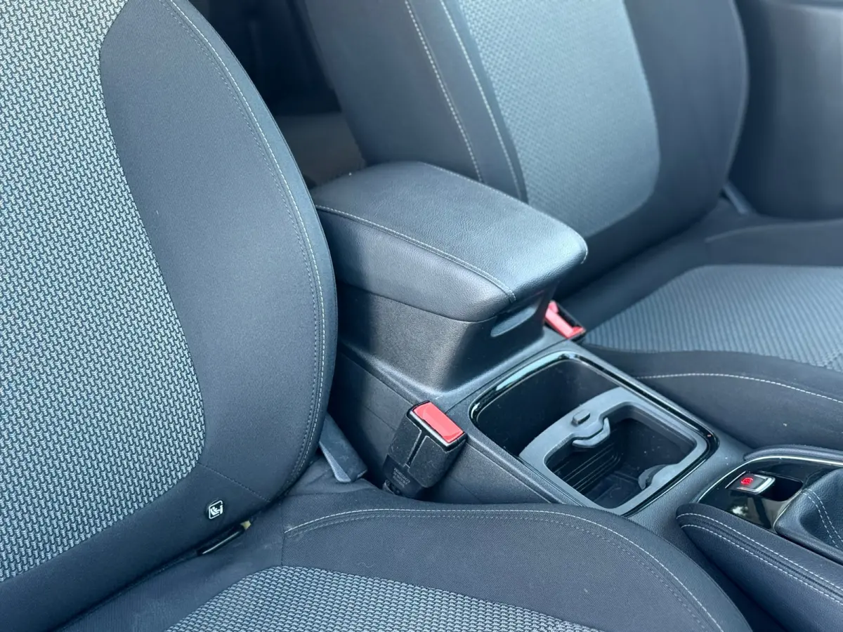 1.2 Turbo Business Edition - Summit White - Camera/Carplay/Clima