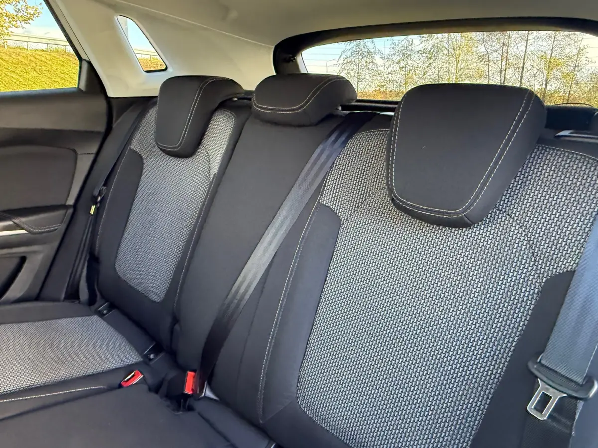1.2 Turbo Business Edition - Summit White - Camera/Carplay/Clima