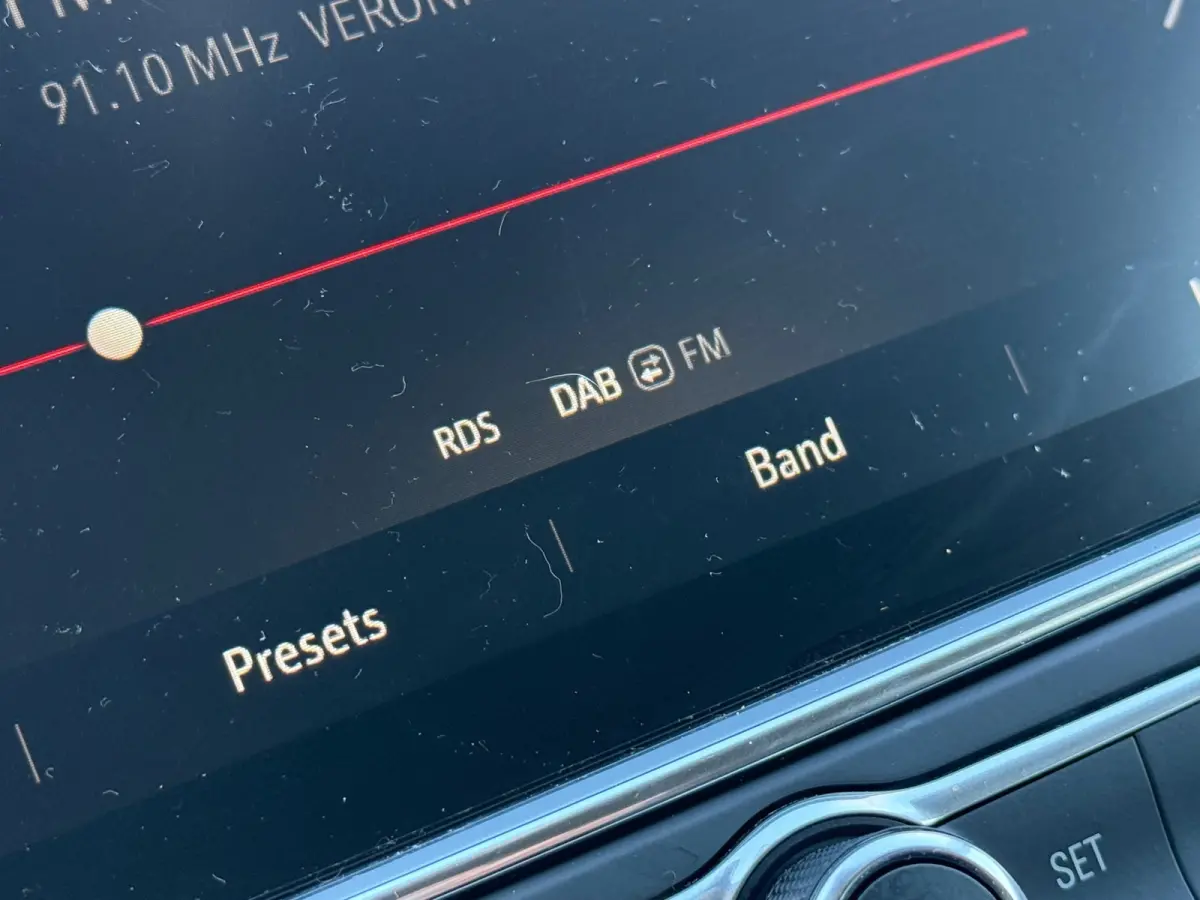 1.2 Turbo Business Edition - Summit White - Camera/Carplay/Clima
