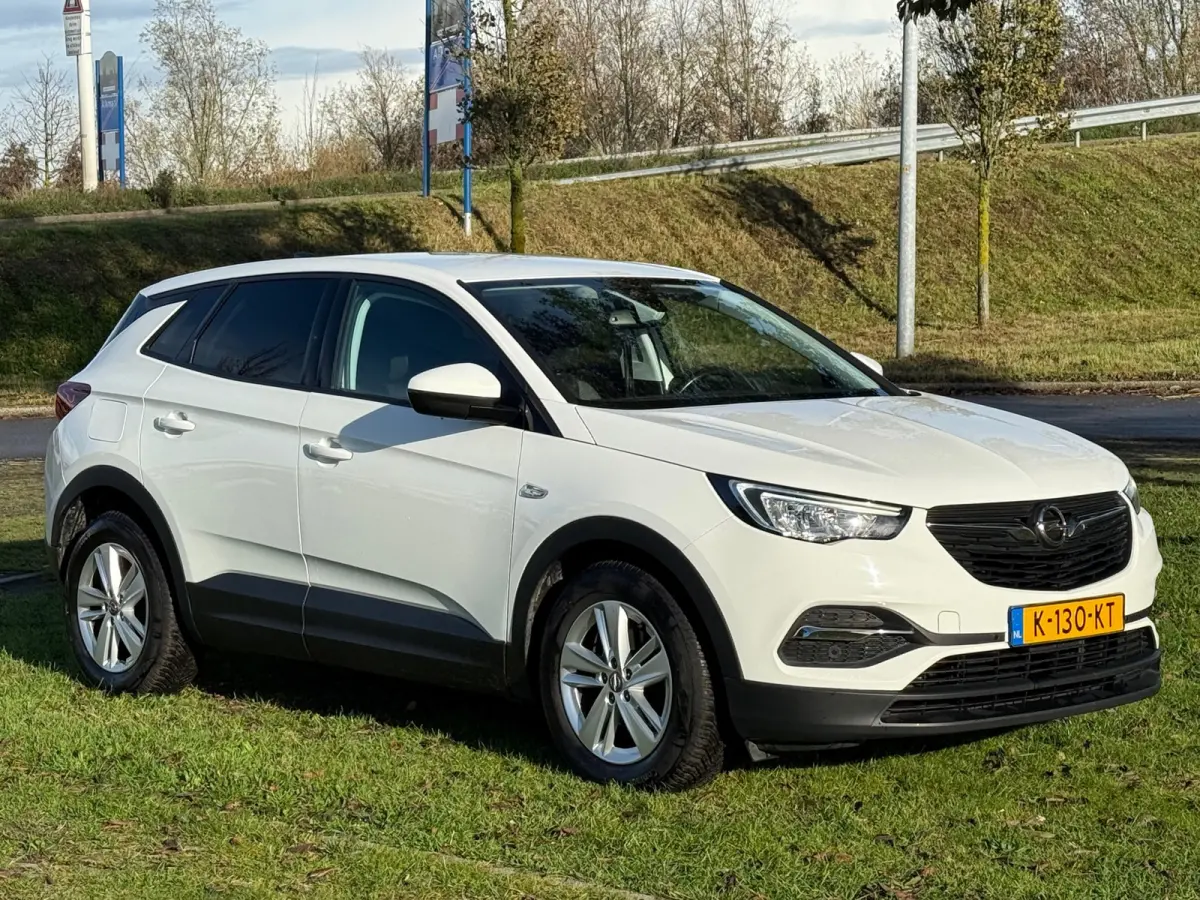 1.2 Turbo Business Edition - Summit White - Camera/Carplay/Clima