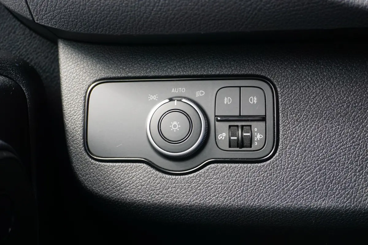 317 L2H2 RWD Automaat |EURO6 |1e eigenaar |Topstaat |Betimmering |Camera |Cruise |Navi |Climate control |Stoelverwarming |3500 KG |170 pk