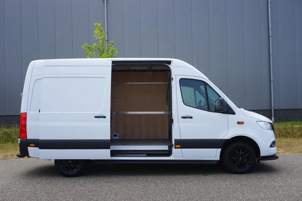 317 L2H2 RWD Automaat |EURO6 |1e eigenaar |Topstaat |Betimmering |Camera |Cruise |Navi |Climate control |Stoelverwarming |3500 KG |170 pk