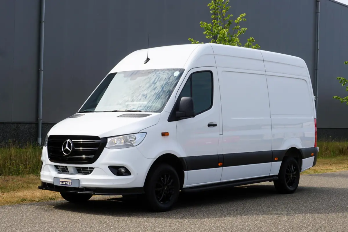 317 L2H2 RWD Automaat |EURO6 |1e eigenaar |Topstaat |Betimmering |Camera |Cruise |Navi |Climate control |Stoelverwarming |3500 KG |170 pk