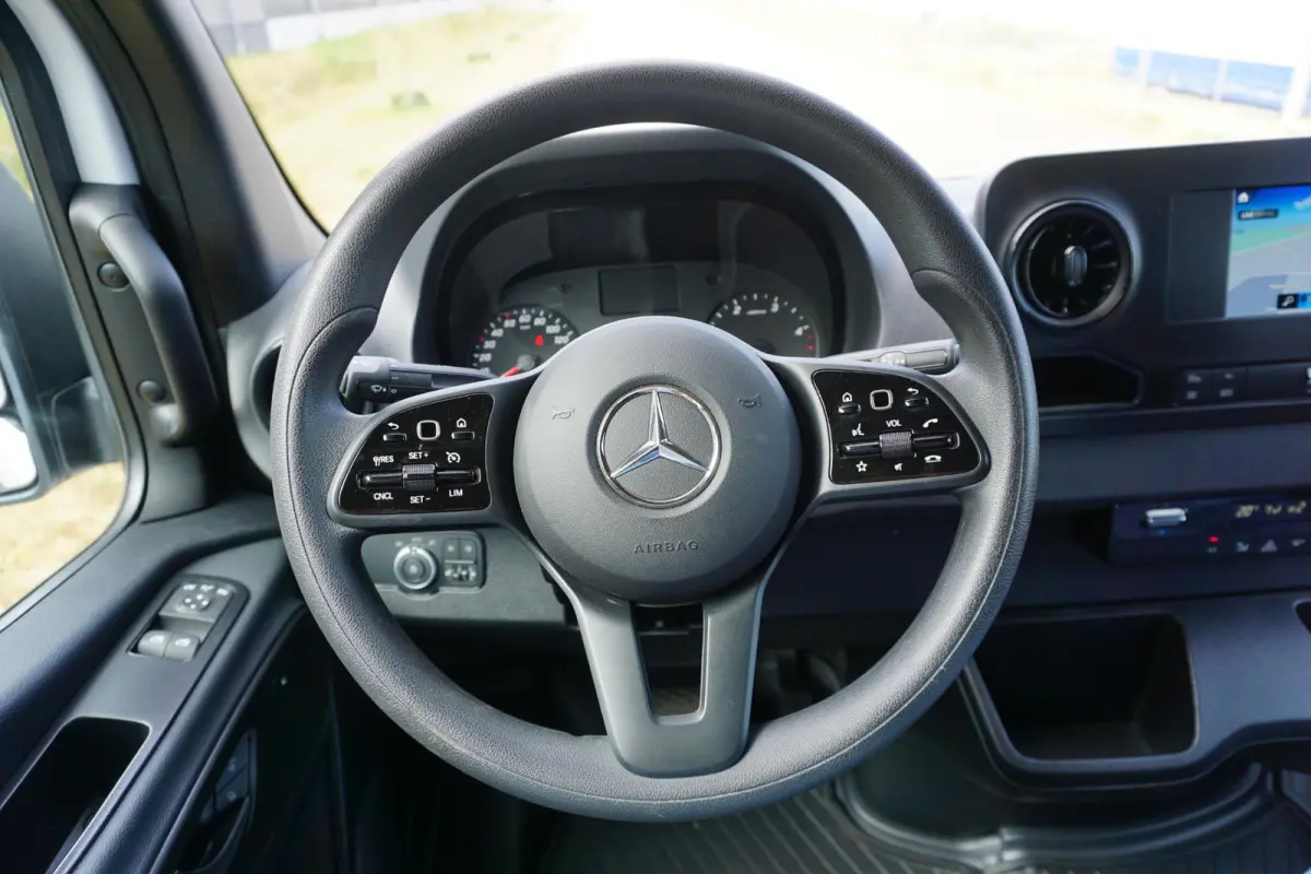 317 L2H2 RWD Automaat |EURO6 |1e eigenaar |Topstaat |Betimmering |Camera |Cruise |Navi |Climate control |Stoelverwarming |3500 KG |170 pk
