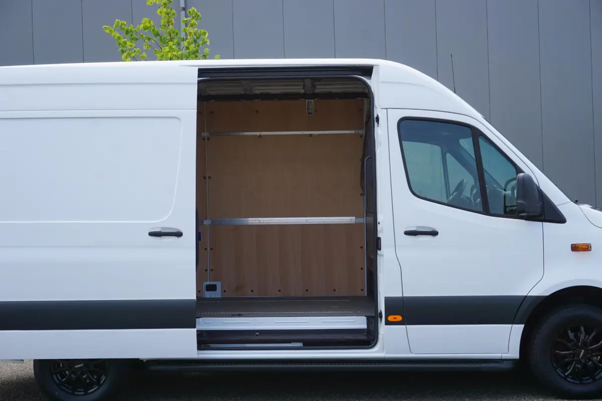317 L2H2 RWD Automaat |EURO6 |1e eigenaar |Topstaat |Betimmering |Camera |Cruise |Navi |Climate control |Stoelverwarming |3500 KG |170 pk