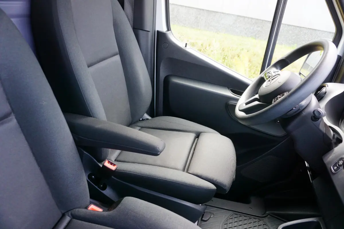 317 L2H2 RWD Automaat |EURO6 |1e eigenaar |Topstaat |Betimmering |Camera |Cruise |Navi |Climate control |Stoelverwarming |3500 KG |170 pk