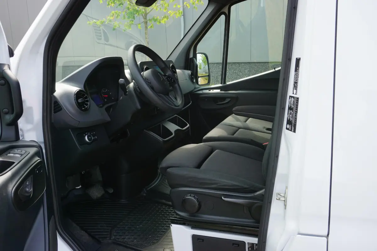 317 L2H2 RWD Automaat |EURO6 |1e eigenaar |Topstaat |Betimmering |Camera |Cruise |Navi |Climate control |Stoelverwarming |3500 KG |170 pk