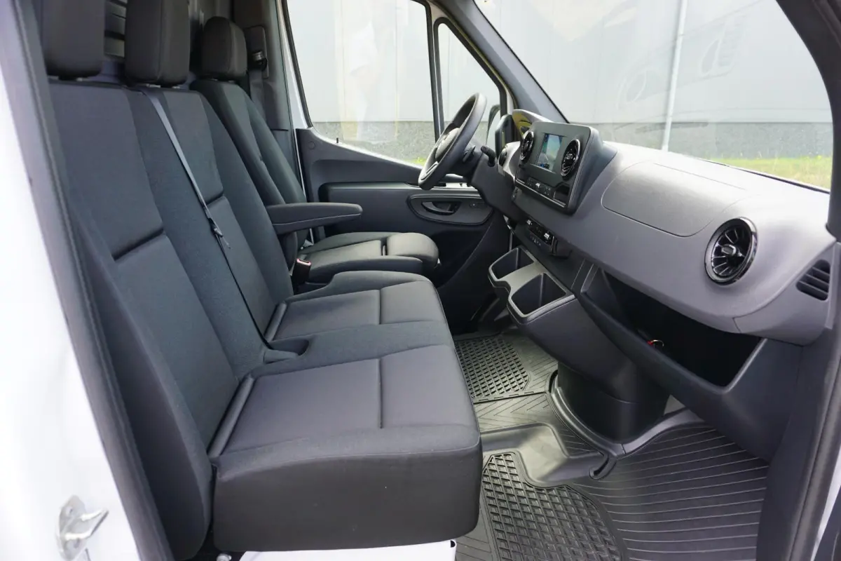 317 L2H2 RWD Automaat |EURO6 |1e eigenaar |Topstaat |Betimmering |Camera |Cruise |Navi |Climate control |Stoelverwarming |3500 KG |170 pk
