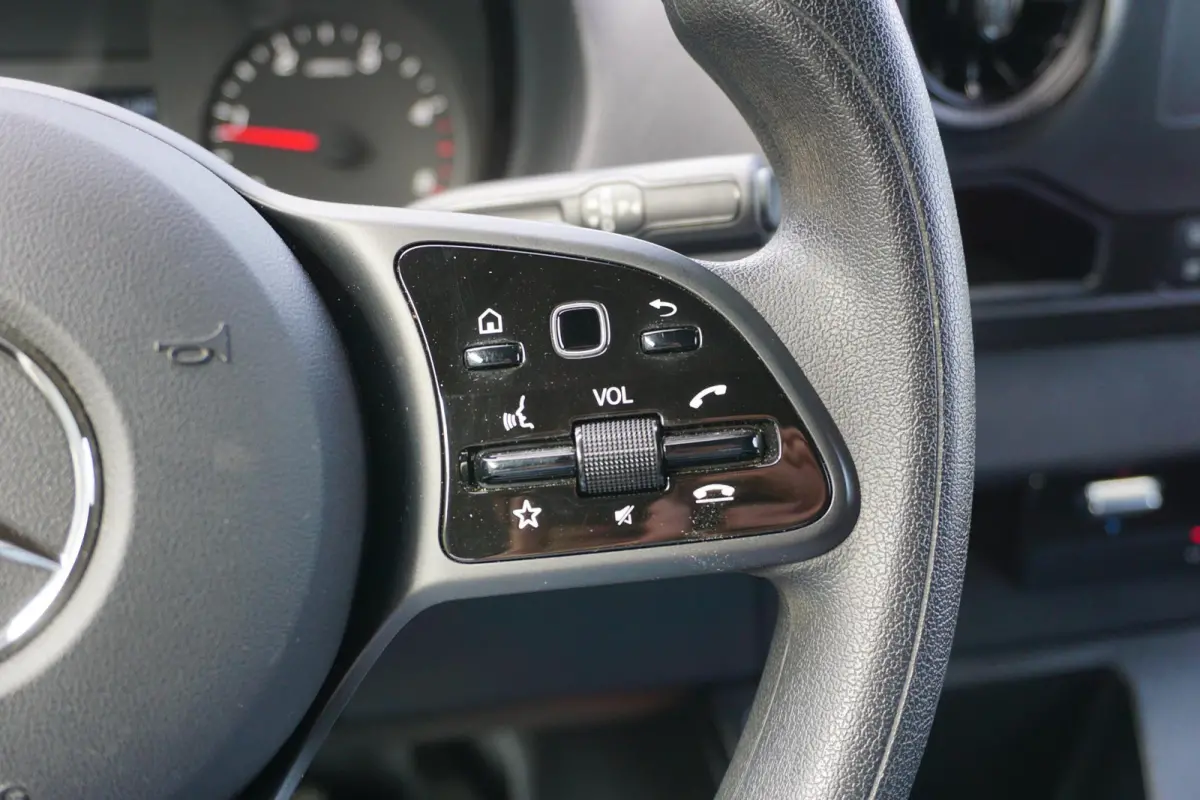 317 L2H2 RWD Automaat |EURO6 |1e eigenaar |Topstaat |Betimmering |Camera |Cruise |Navi |Climate control |Stoelverwarming |3500 KG |170 pk