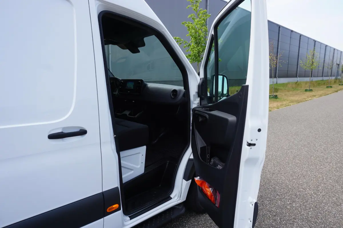 317 L2H2 RWD Automaat |EURO6 |1e eigenaar |Topstaat |Betimmering |Camera |Cruise |Navi |Climate control |Stoelverwarming |3500 KG |170 pk