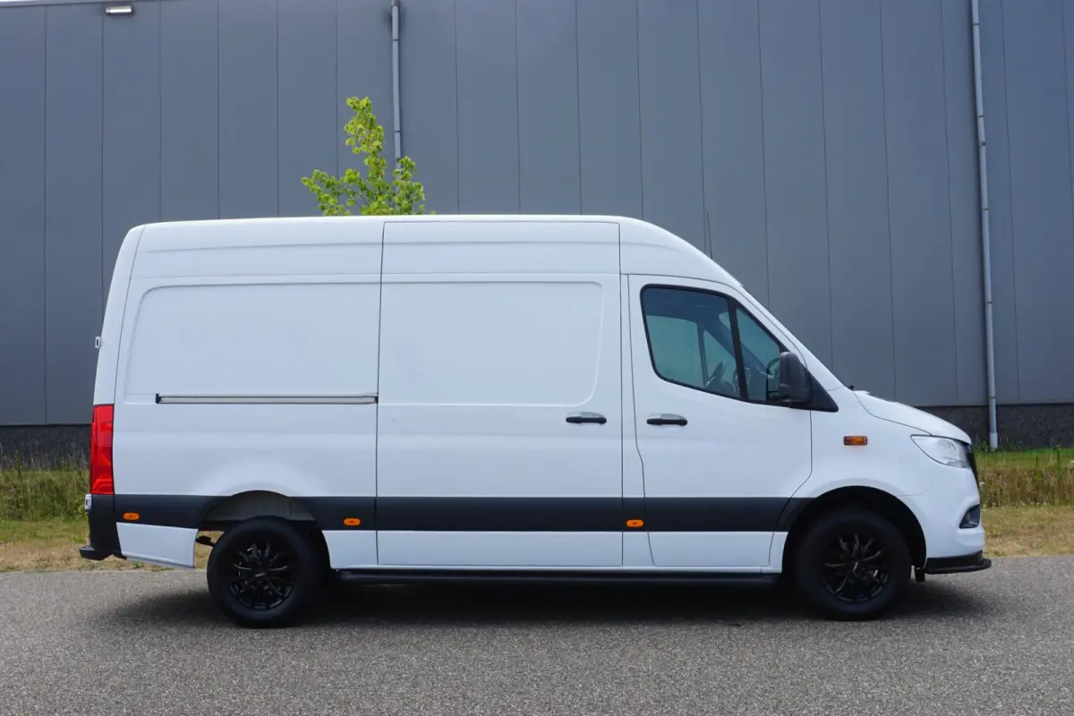 317 L2H2 RWD Automaat |EURO6 |1e eigenaar |Topstaat |Betimmering |Camera |Cruise |Navi |Climate control |Stoelverwarming |3500 KG |170 pk