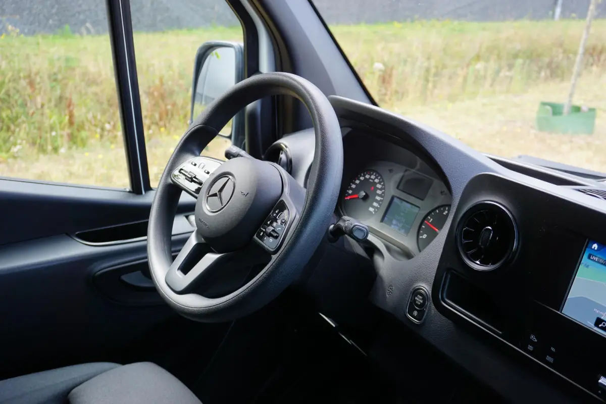 317 L2H2 RWD Automaat |EURO6 |1e eigenaar |Topstaat |Betimmering |Camera |Cruise |Navi |Climate control |Stoelverwarming |3500 KG |170 pk