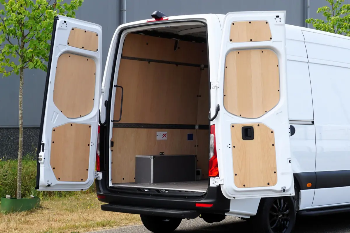 317 L2H2 RWD Automaat |EURO6 |1e eigenaar |Topstaat |Betimmering |Camera |Cruise |Navi |Climate control |Stoelverwarming |3500 KG |170 pk